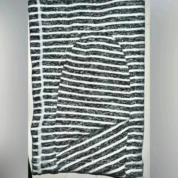 Zoot Elite Running 1/2 zip black with gray and white stripes - Picture 9 of 9
